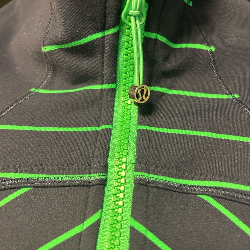 Lululemon Athletica Navy and Green Chevron Jacket - Picture 7 of 14